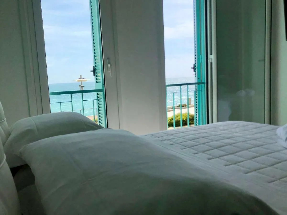 Camera Carolina Deiva Marina Guest house